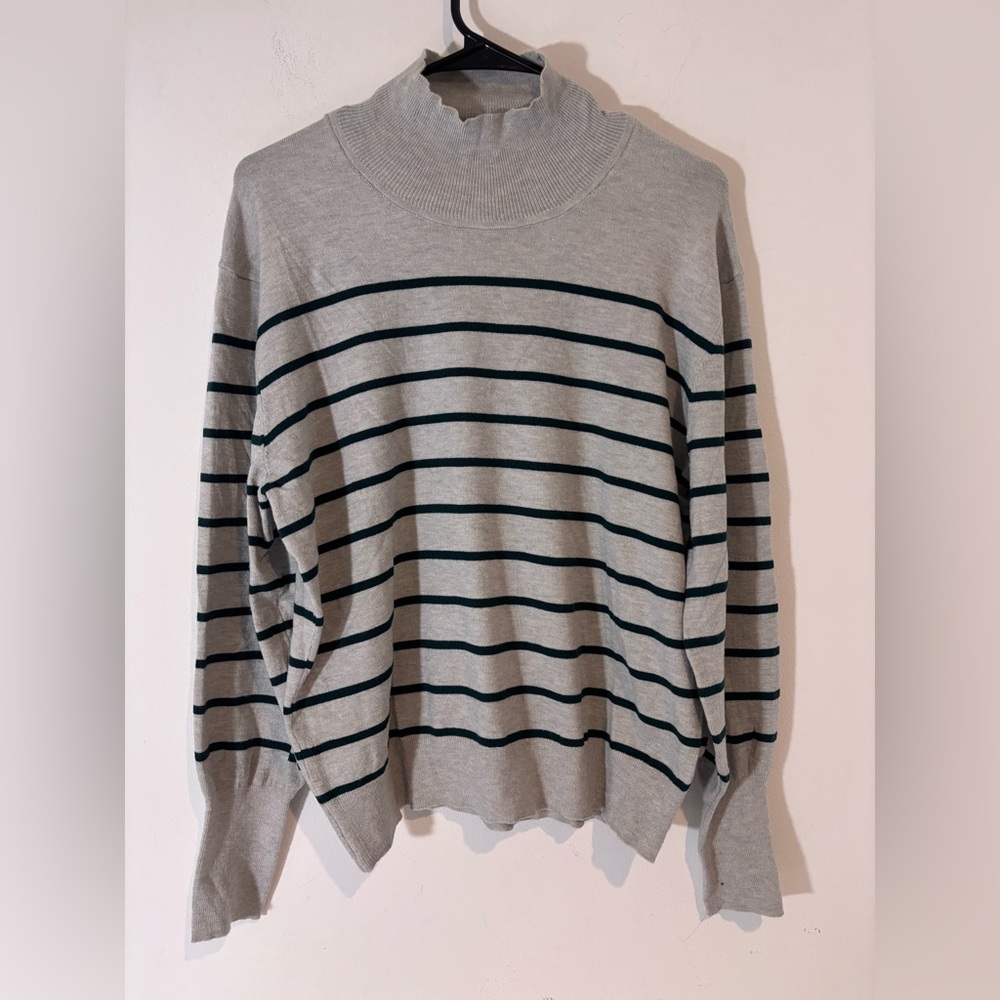 89th & Madison Women’s Large Gray Green Stripe Long Sleeve Turtleneck Sweater